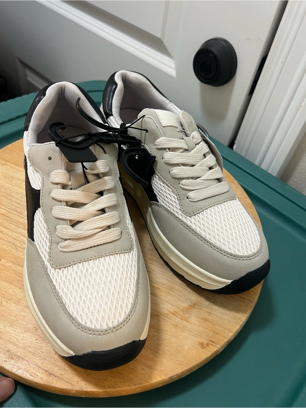 Women Casual Cream and Black Low-Top Sneakers